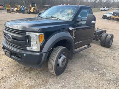 Ford F-450 Cab & Chassis Truck