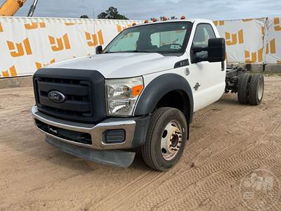Ford F-450 XL Cab & Chassis Truck