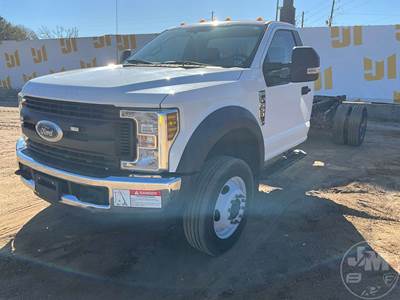 Ford F-550 XL Cab & Chassis Truck