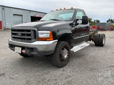Ford F-550 XL Cab & Chassis Truck
