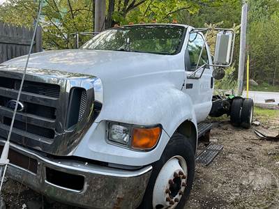 Ford F-650 Cab & Chassis Truck