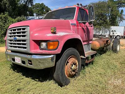 Ford F-700 Cab & Chassis Truck