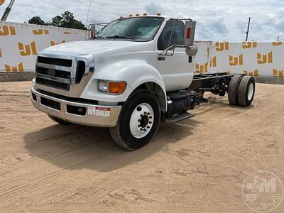 Ford F-750 XLT SD Cab & Chassis Truck