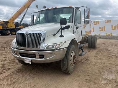 International 4300 Cab & Chassis Truck