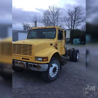International 4900 Cab & Chassis Truck