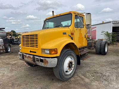 International 4900 Cab & Chassis Truck