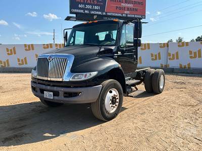 International DuraStar 4300 Cab & Chassis Truck