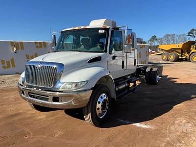 International MA025 Cab & Chassis Truck