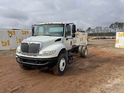 International MA025 Cab & Chassis Truck