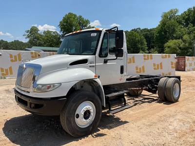 International MA025 Cab & Chassis Truck