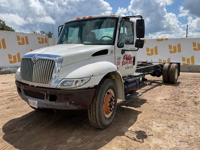 International MA025 Cab & Chassis Truck
