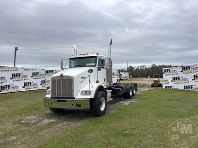 Kenworth T800 Cab & Chassis Truck
