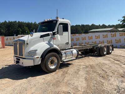 Kenworth T880 Cab & Chassis Truck