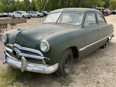 Ford CUSTOM TUDOR SEDAN
