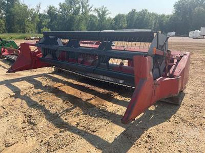 International 820-15 Combine Header