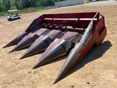 International 844 Combine Header