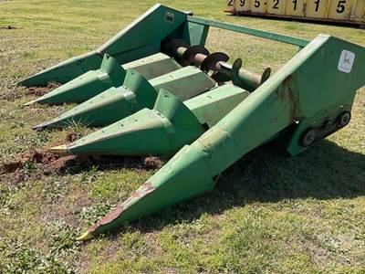 John Deere 443 Combine Header