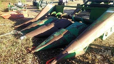 John Deere 444 Combine Header