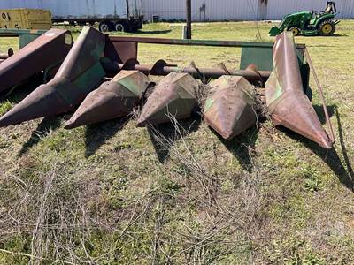 John Deere 444 Combine Header