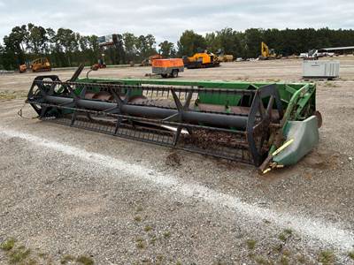 John Deere 920 Combine Header