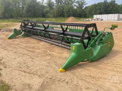 John Deere 922F Combine Header