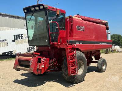 Case IH 1620 Combine
