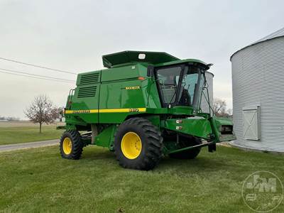 John Deere 9410 Combine