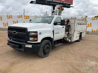Chevrolet Silverado 5500HD Crane Truck