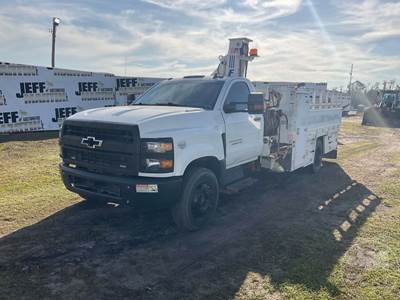 Chevrolet Silverado 5500HD Crane Truck