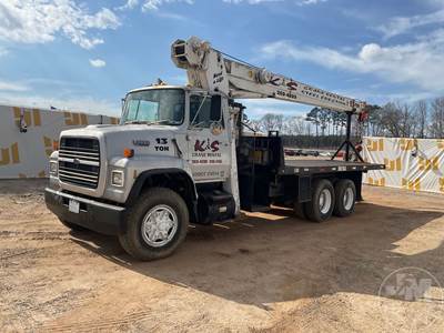Ford LNT8000 Crane Truck