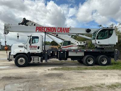 Freightliner 108SD Crane Truck