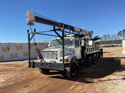 International 4900 Crane Truck