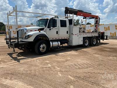 International 7600 SBA Crane Truck