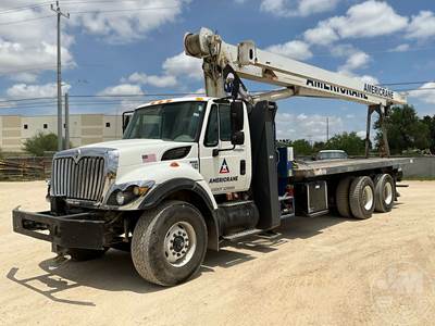 International SF525 WORKHORSE Crane Truck