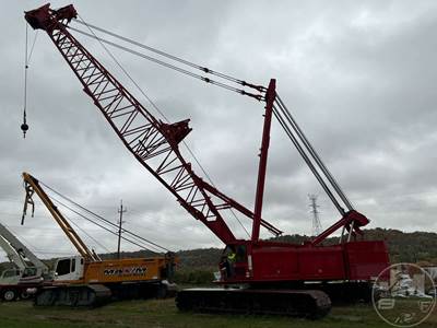 888 Crawler Crane
