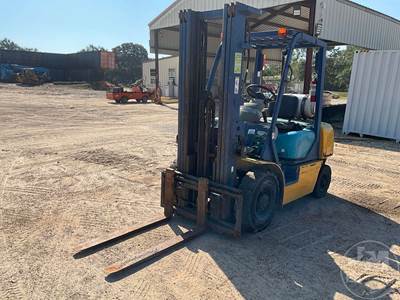 Komatsu FG25T-12 Cushion Tire Forklift