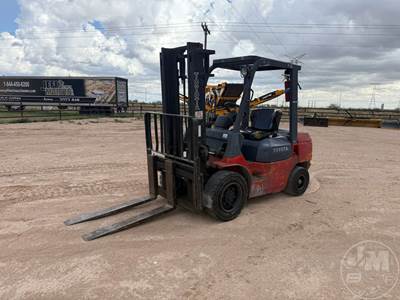 Toyota 7FDU30 Cushion Tire Forklift