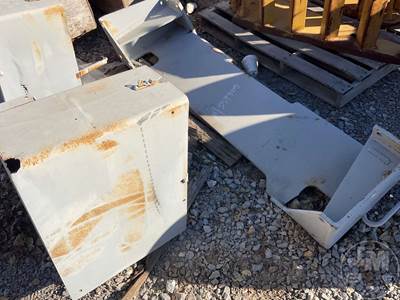 QTY (2) Cylinders, Piece Of Metal