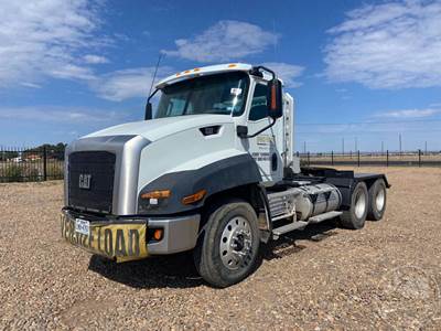 Caterpillar CT660S Day Cab Truck