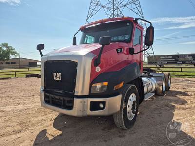 Caterpillar CT660S Day Cab Truck