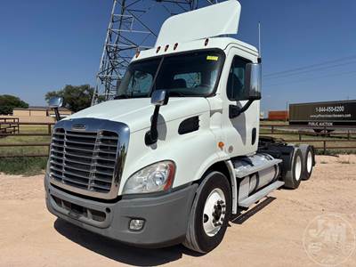 Freightliner Cascadia 113 Day Cab Truck