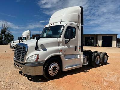 Freightliner Cascadia 125 Day Cab Truck