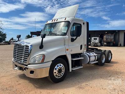 Freightliner Cascadia 125 Day Cab Truck