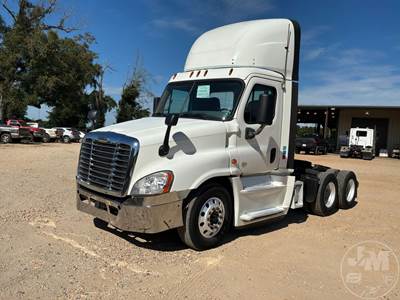 Freightliner Cascadia 125 Day Cab Truck