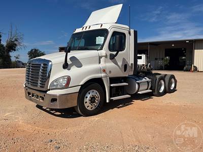 Freightliner Cascadia 125 Day Cab Truck