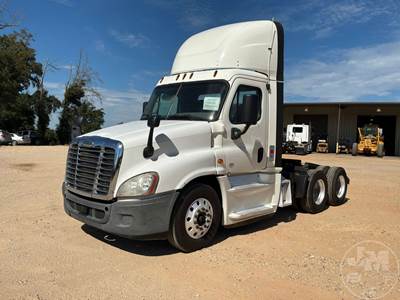 Freightliner Cascadia 125 Day Cab Truck