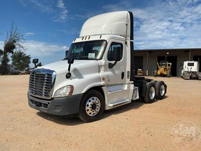 Freightliner Cascadia 125 Day Cab Truck