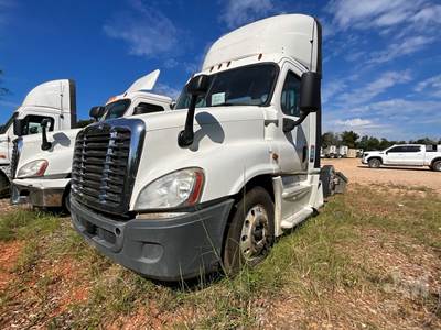 Freightliner Cascadia 125 Day Cab Truck
