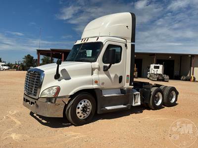 Freightliner Cascadia 125 Day Cab Truck