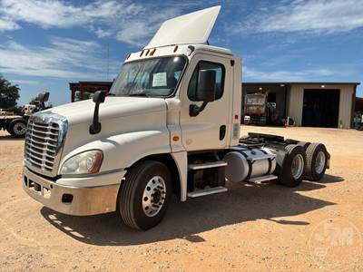 Freightliner Cascadia 125 Day Cab Truck